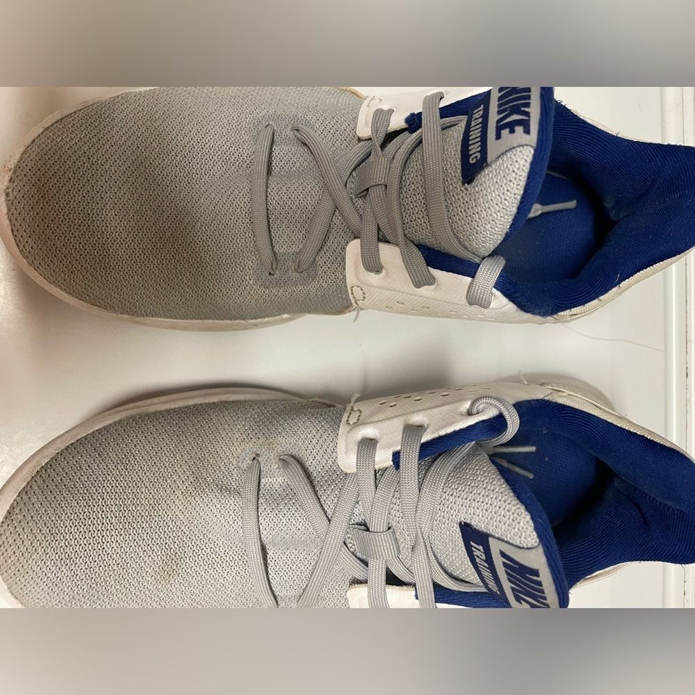 Nike boys size 7 tennis shoe